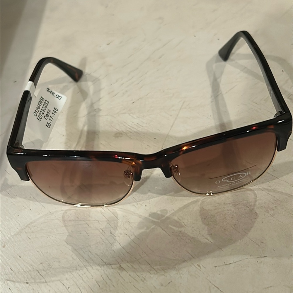Oscar de la Renta Demi NWT sunglasses